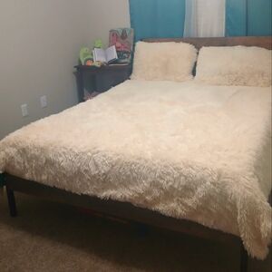 Brand new cream furry Duvet & 2 pillow shams. Put on extra bed in spare room.